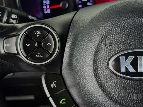 Used 2018 Kia Soul FWD image 13