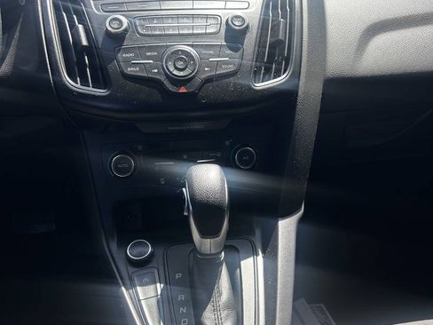 Used 2017 Ford Focus SE FWD image 19