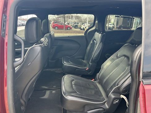 Used 2019 Chrysler Pacifica Limited w/ S Appearance Package image 12