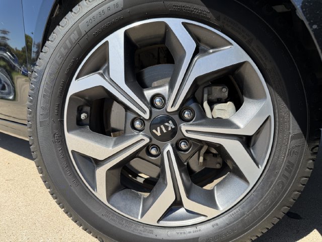 Used 2019 Kia Forte LXS FWD image 8