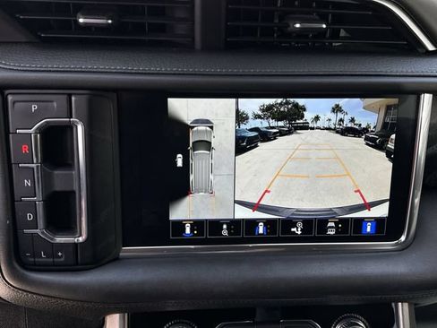 Used 2022 GMC Yukon XL Denali w/ Denali Premium Package AWD/4WD image 25