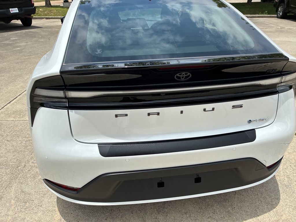 New 2026 Toyota Prius Plug-In Hybrid FWD image 6