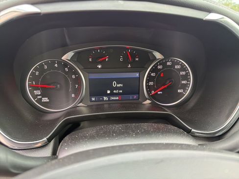 Used 2025 Chevrolet Blazer LT FWD image 3