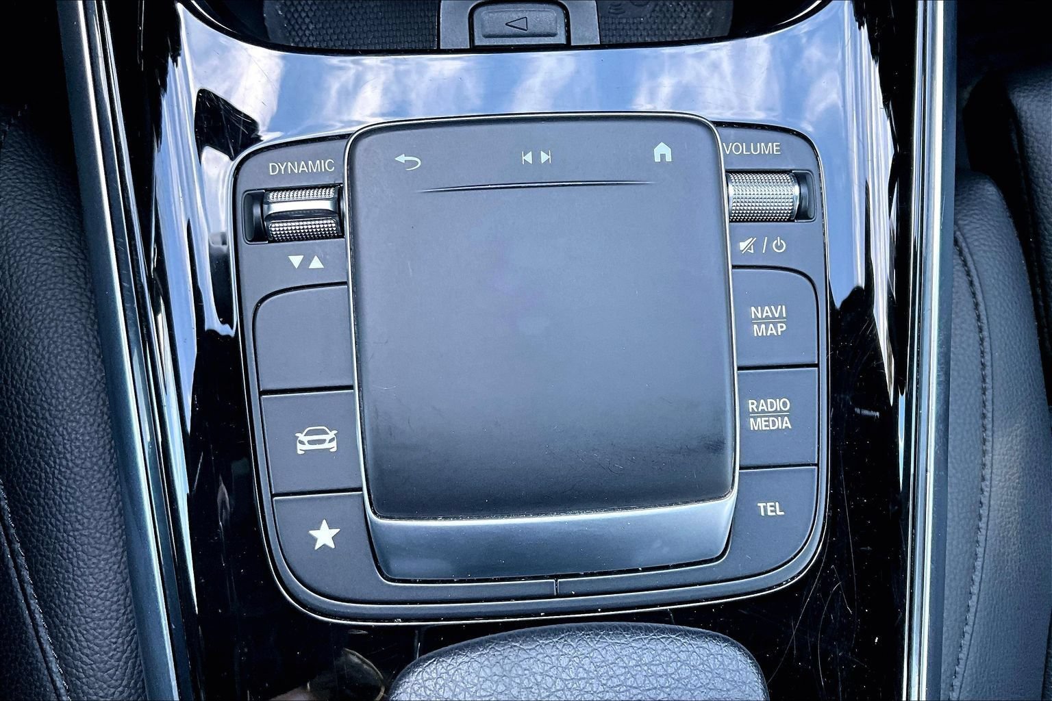 Used 2023 Mercedes-Benz GLB 250 4MATIC w/ Premium Package image 19