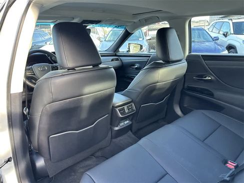 Used 2024 Lexus ES 300h image 13