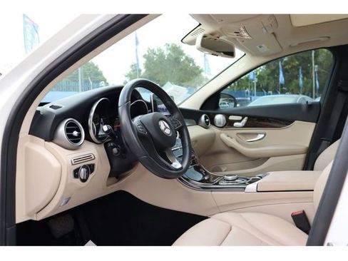 Used 2018 Mercedes-Benz C 300 4MATIC Sedan image 23