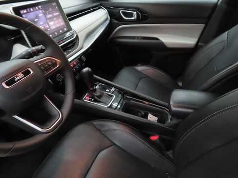 Used 2023 Jeep Compass Limited image 19