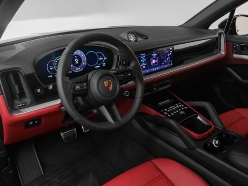 Used 2025 Porsche Cayenne S image 4
