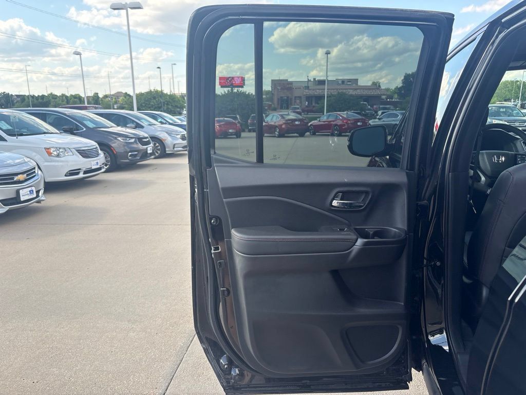 Certified 2026 Honda Ridgeline Black Edition image 39