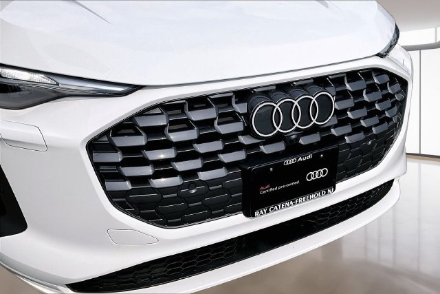 Used 2025 Audi Q5 Premium w/ Convenience Package AWD/4WD image 33