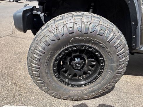 Used 2025 Jeep Gladiator Sport AWD/4WD image 6