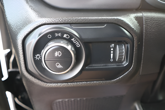 Used 2023 Jeep Gladiator Mojave w/ LED Lighting Group AWD/4WD image 17