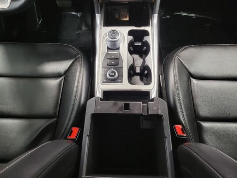 Used 2024 Ford Explorer XLT w/ Equipment Group 202A AWD/4WD image 18