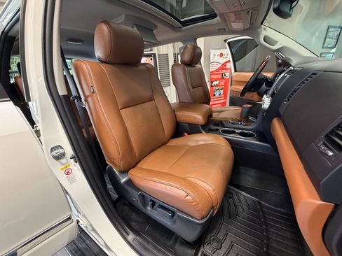 Used 2018 Toyota Sequoia Platinum AWD/4WD image 4