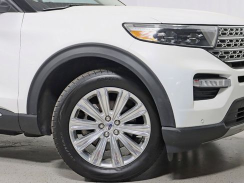 Used 2023 Ford Explorer Limited w/ Equipment Group 301A AWD/4WD image 5