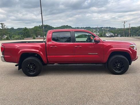Used 2021 Toyota Tacoma SR5 AWD/4WD image 5