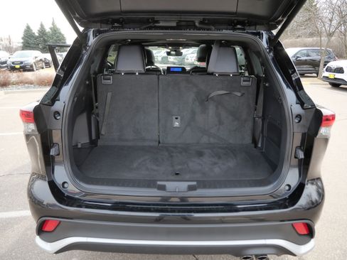 Certified 2025 Toyota Highlander XSE image 19