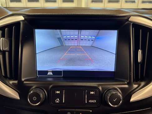 Used 2024 GMC Terrain SLT image 18