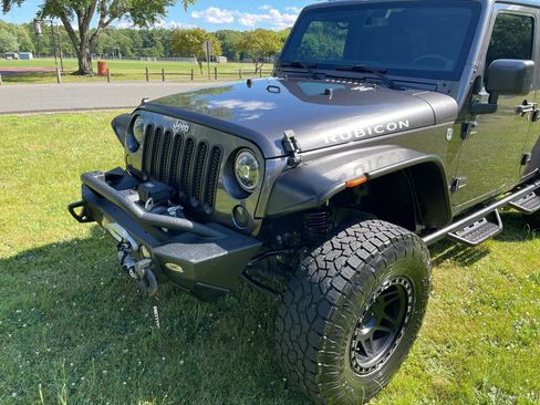 Used 2014 Jeep Wrangler Unlimited Rubicon w/ Connectivity Group AWD/4WD image 6