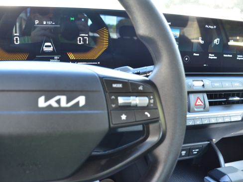 Used 2025 Kia K4 FWD image 46