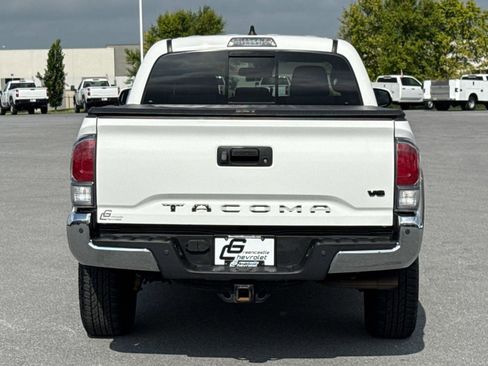 Used 2022 Toyota Tacoma TRD Off-Road image 25