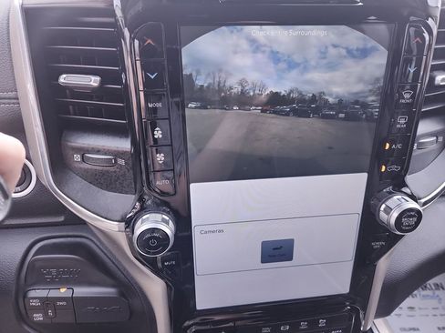 Used 2024 RAM 4500 Laramie image 17