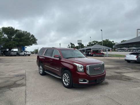Used 2016 GMC Yukon Denali w/ Open Road Package AWD/4WD image 3