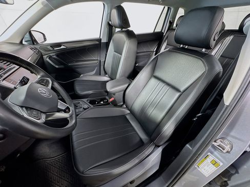 Used 2022 Volkswagen Tiguan SE image 14