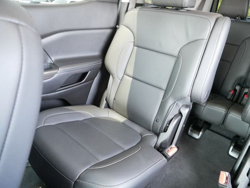 Used 2023 GMC Acadia SLT w/ Elevation Edition AWD/4WD image 12
