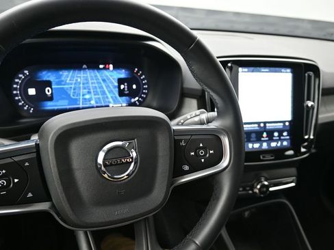 Used 2025 Volvo XC40 B5 Plus AWD/4WD image 12