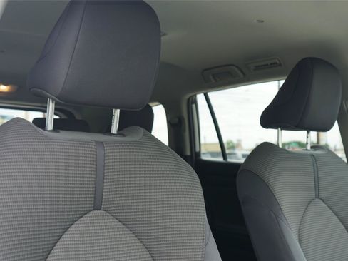 Used 2023 Toyota Highlander LE AWD/4WD image 30