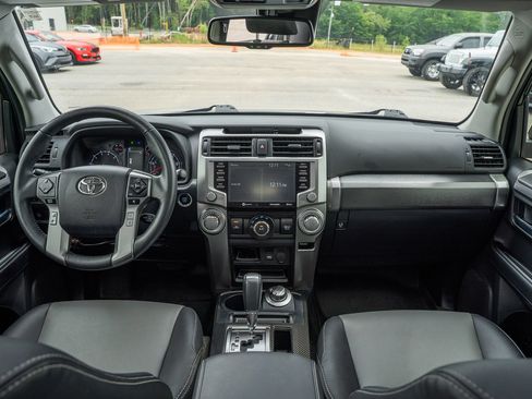 Used 2022 Toyota 4Runner SR5 Premium w/ Moonroof Package AWD/4WD image 26