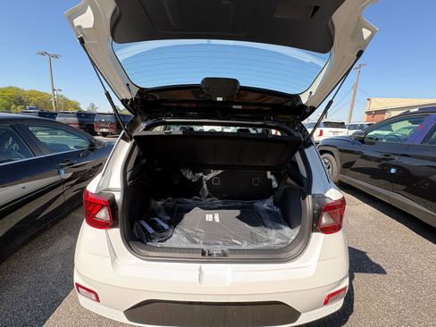 New 2026 Hyundai Venue SEL FWD image 8