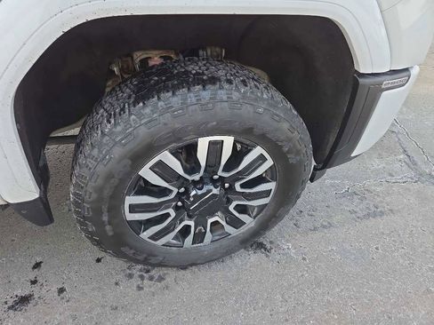 Used 2024 GMC Sierra 2500 Denali Ultimate image 8