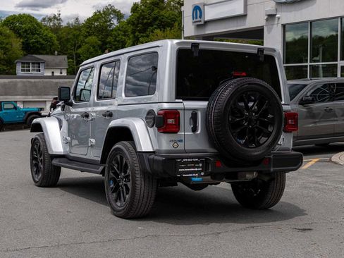 Used 2023 Jeep Wrangler Unlimited Sahara w/ Cold Weather Group AWD/4WD image 4