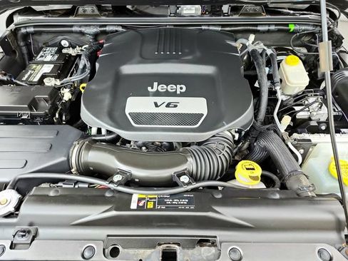 Used 2017 Jeep Wrangler Unlimited Sahara w/ Connectivity Group AWD/4WD image 27