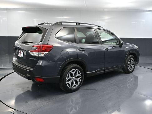 Used 2021 Subaru Forester Premium image 5