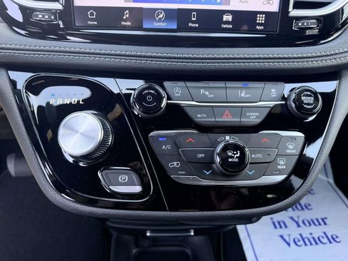 New 2026 Chrysler Pacifica Select FWD image 20