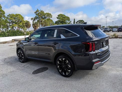 Certified 2025 Kia Sorento EX image 7