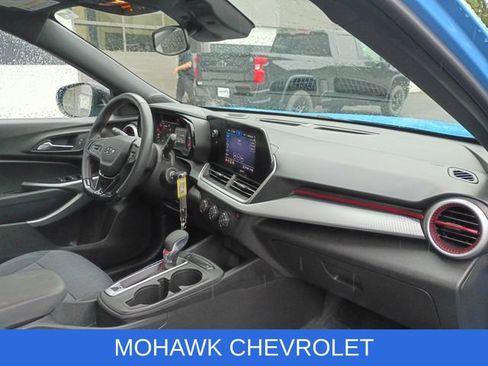 Used 2024 Chevrolet Trax RS w/ Sunroof Package FWD image 29