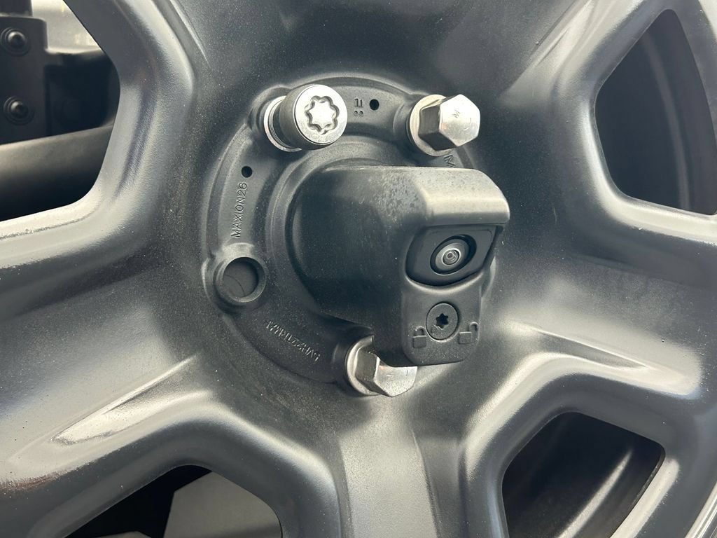 Used 2024 Jeep Wrangler Unlimited Sport AWD/4WD image 18