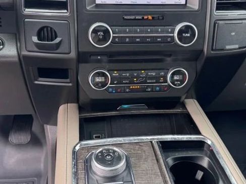 Used 2018 Ford Expedition Limited RWD image 15