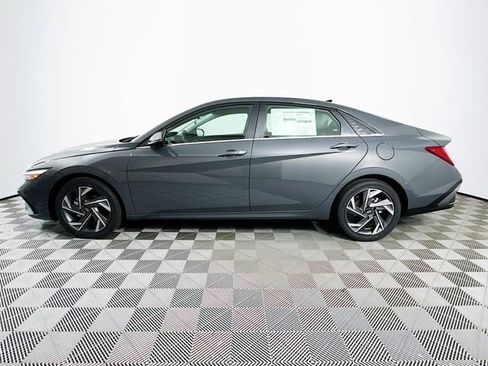 New 2026 Hyundai Elantra Limited FWD image 3