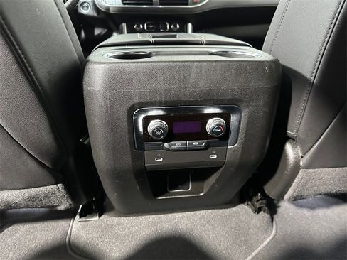 Used 2024 GMC Yukon SLT image 19