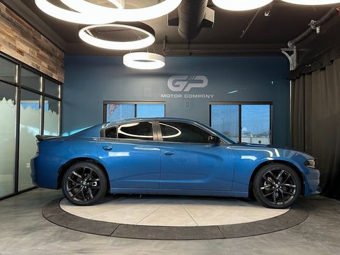 Used 2022 Dodge Charger SXT w/ Blacktop Package image 2