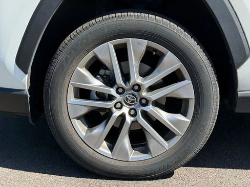 Used 2022 Toyota RAV4 XLE Premium AWD/4WD image 9
