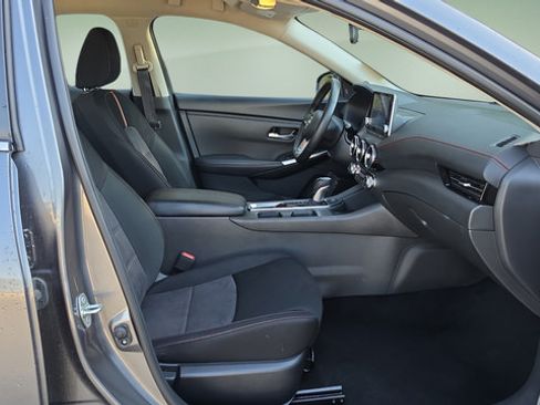 Used 2025 Nissan Sentra SR FWD image 13