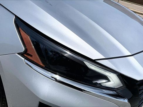 Used 2024 Nissan Altima 2.5 SV FWD image 27