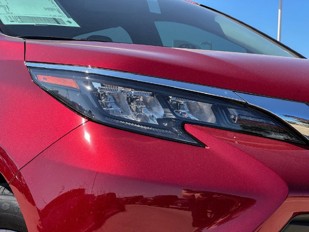 New 2026 Toyota Sienna XLE FWD image 3