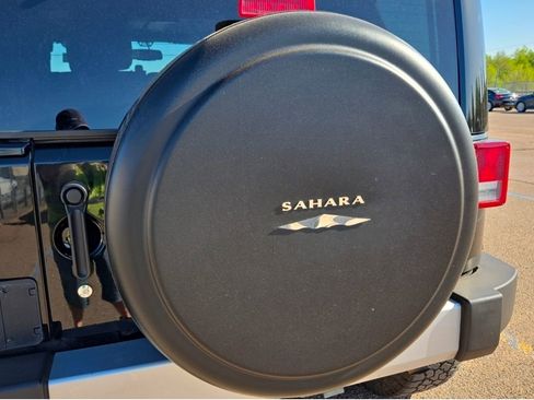 Used 2015 Jeep Wrangler Unlimited Sahara AWD/4WD image 12